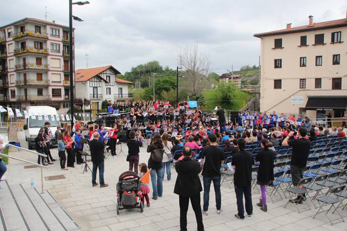 Emusik emanaldia Zizurkilen 7 1462635997603