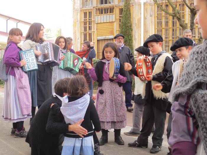 Gabon eskea eta olentzero 2015 12 1450964169337