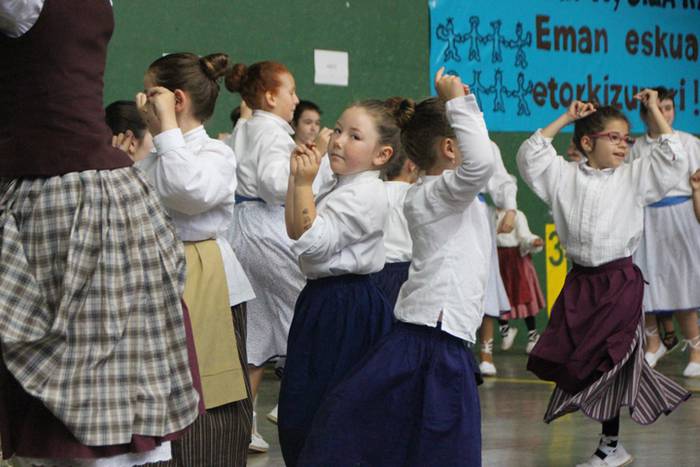 Txikienen oinak dantzan, fes 8 1527423286144