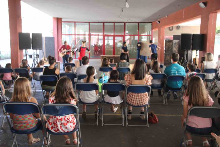 Kale antzerkia egin dute Vil 11 1595680095636