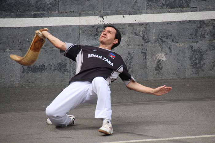 Behar Zana 70. urteurrena errebotea 6 1465127721300