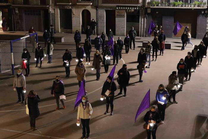 Emakumeek eskualdeko kaleak  78 1615233110858