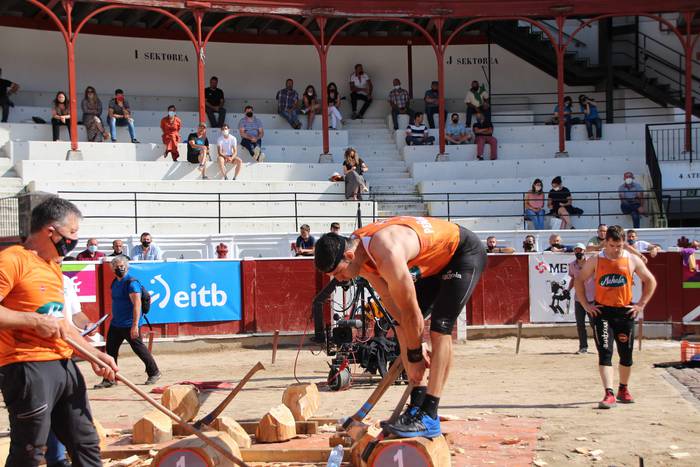 Izetatarrek jantzi dute txap 23 1624130519824