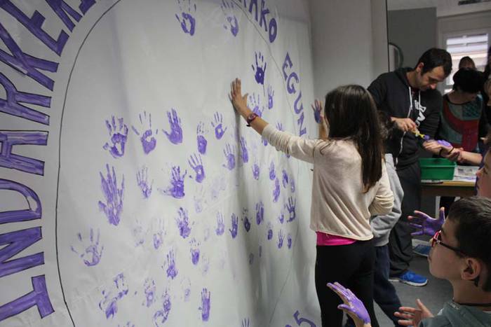 Azaroak 25 Ikaztegietako eskolan murala 14 1448454565944