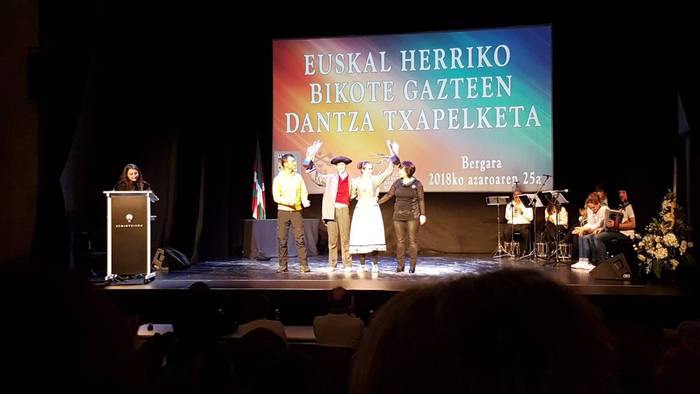 Oinkariko Gorka Duranek eta Maitane Irurzunek jantzi dute txapela