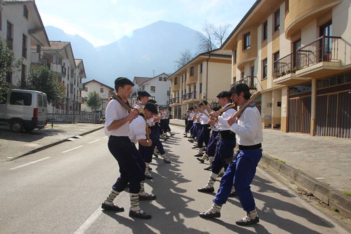 Talai dantzariak herrian zeh 14 1488122192276