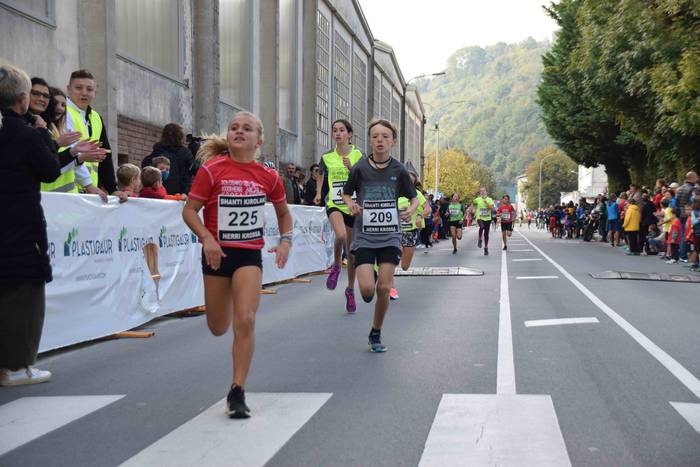 Gozatu egin dute txikienek S 61 1634039502002