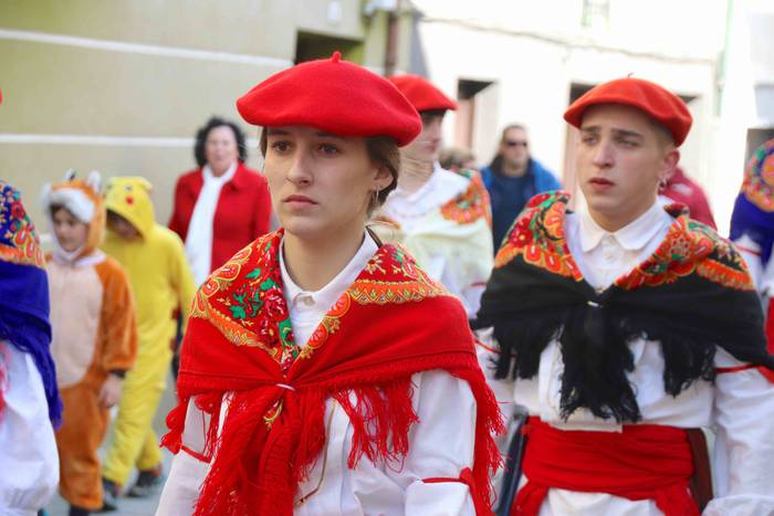 Dantzatzen duen herria 22 1581859443092