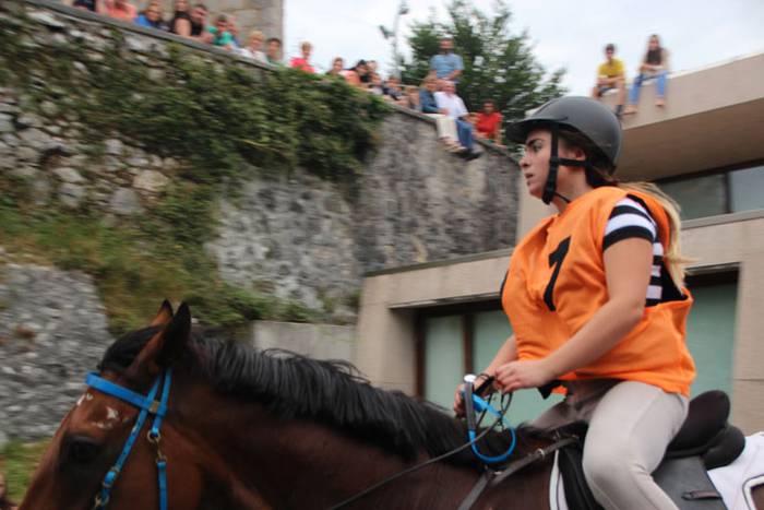 Zaldi gainean lasterka Abalt 23 1498413154245