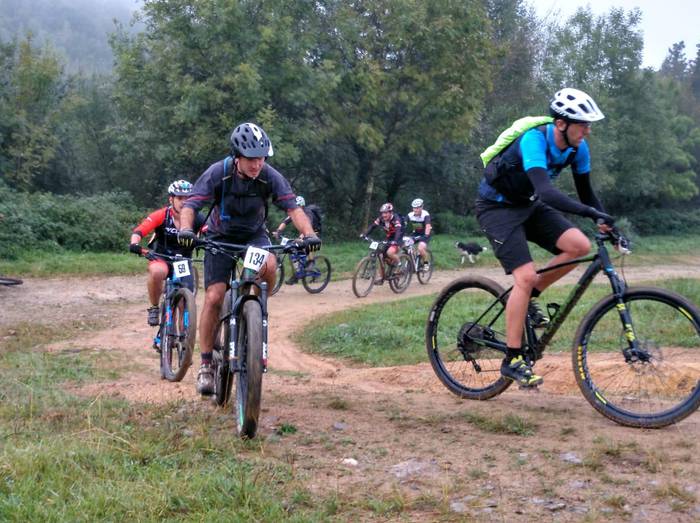 200 txirrindulari inguru, Ir 16 1570293787399