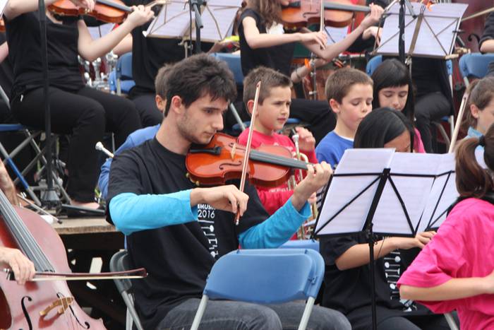 Emusik emanaldia Zizurkilen 11 1462635999196