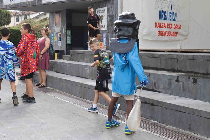 Kalejiraren atzetik eta buru 11 1660214351176