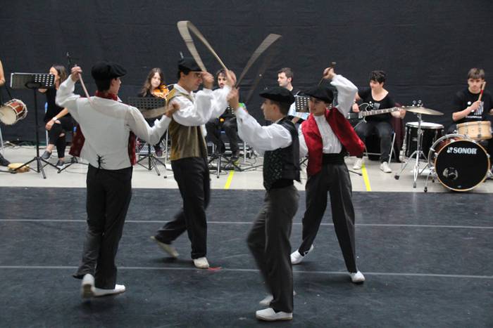 Kristikin eta dantza, Lizart 12 1496497032734