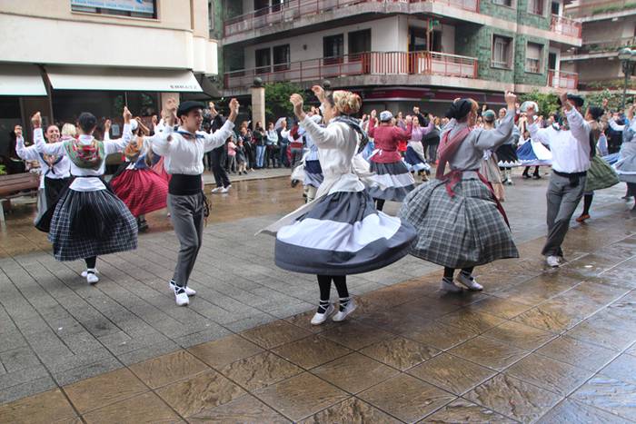 Udaberri Dantza Dezagun Tolo 71 1504963415632