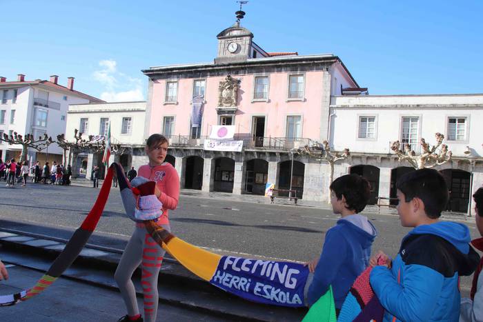 'Gora emakume anitzak eta go 27 1542976378385