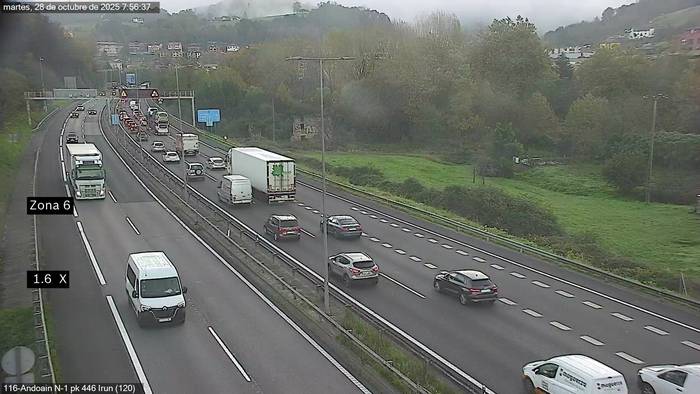 Goizean auto ilara luzeak izan dira N-1 errepidean