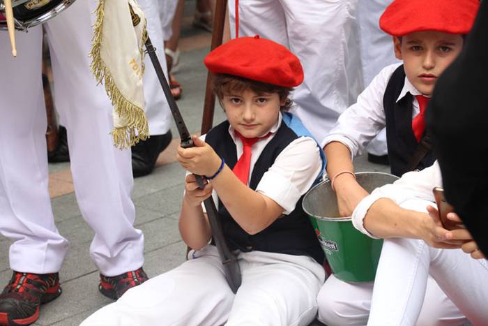 Santuek eta dantzariek poztu 14 1498312254787