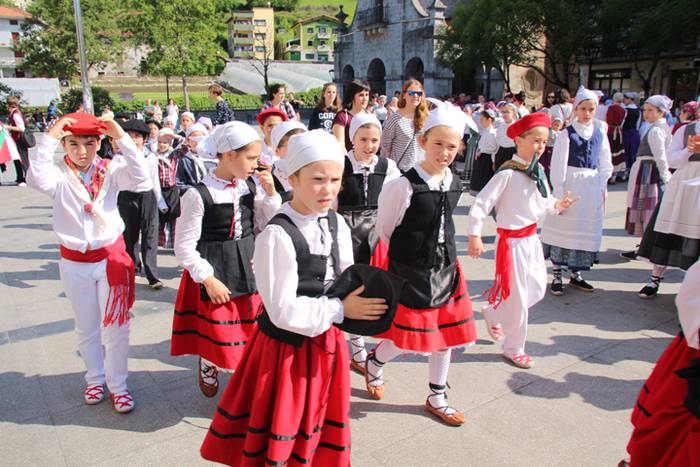 Dantzari Txiki eguna Ibarran 2016 2 1464428063178