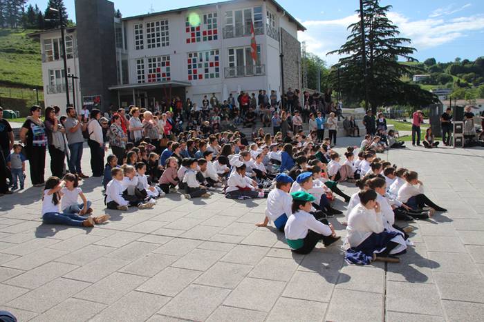 Suziria lehertzearekin bater 33 1494695723574