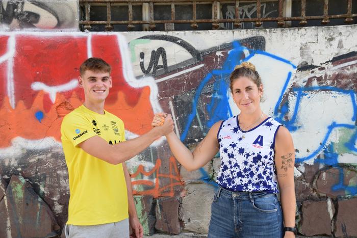 Aparteko distirarekin, bandera asko astindu dituzte