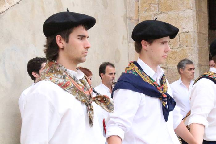 Jaietako egun handia ospatzen ari dira Asteasun 17 1467203426590