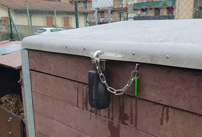 Giltza elektronikoa jartzen hasi dira auzokonpostaje guneetan