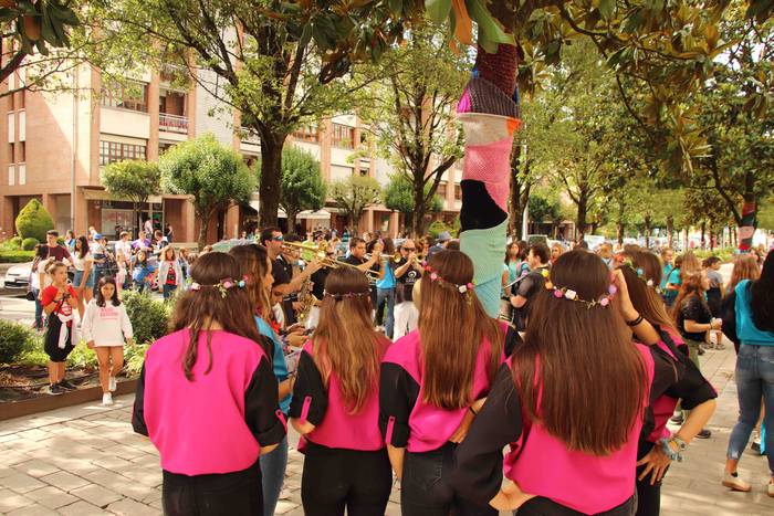 Kalean gora eta behera, kuad 24 1564506801020