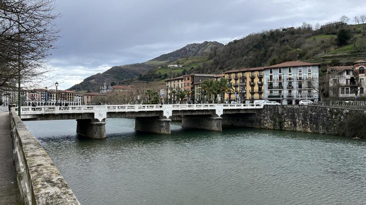 Politika zaharra «zubi berri» batentzat