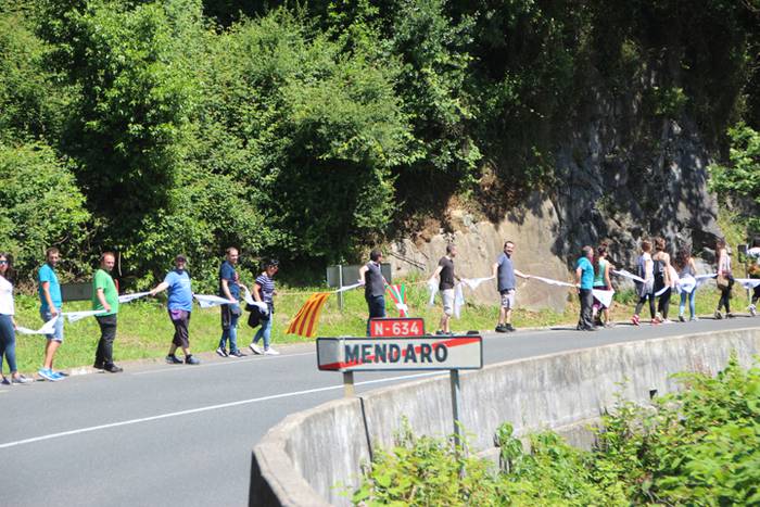 Eskuak batuta, desio bakarre 53 1528640859422