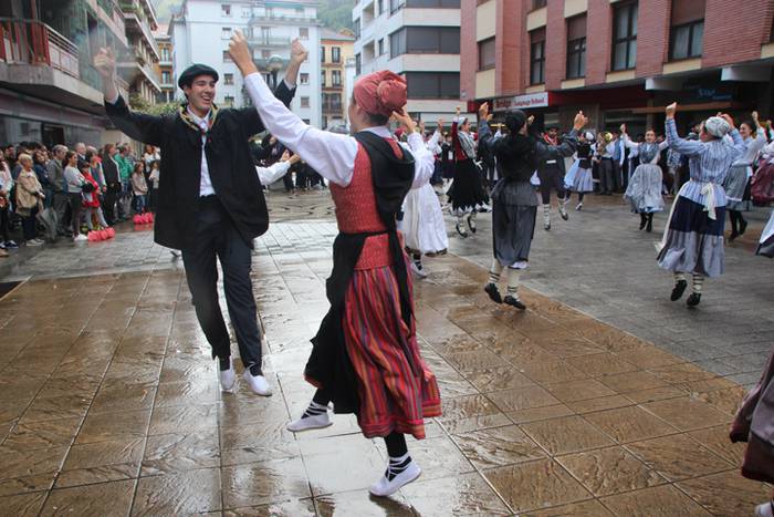 Udaberri Dantza Dezagun Tolo 68 1504963393059