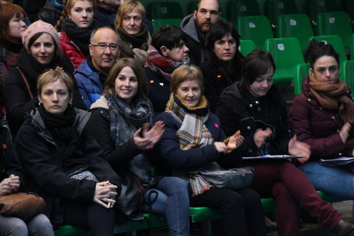 GURE ESKU DAGOREN GALDEKETA  1 1484992560316