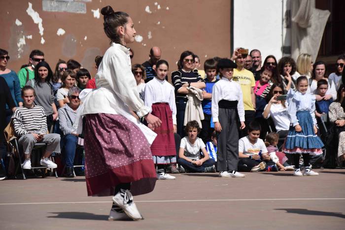 Oinkari dantza taldearen dan 9 1648304057497