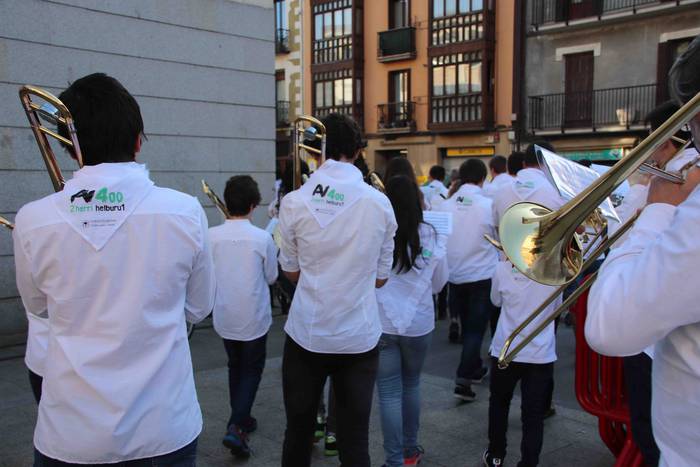 Banda Topaketa AV400Urte 11 1553970385138