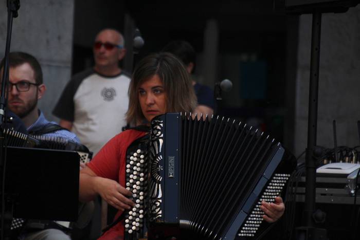 Kantatzen ez duenak, zorioni 4 1495897179575