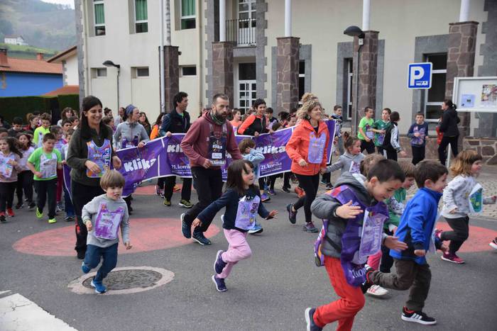 Eskuz esku ibili dute lekuko 30 1555085933375