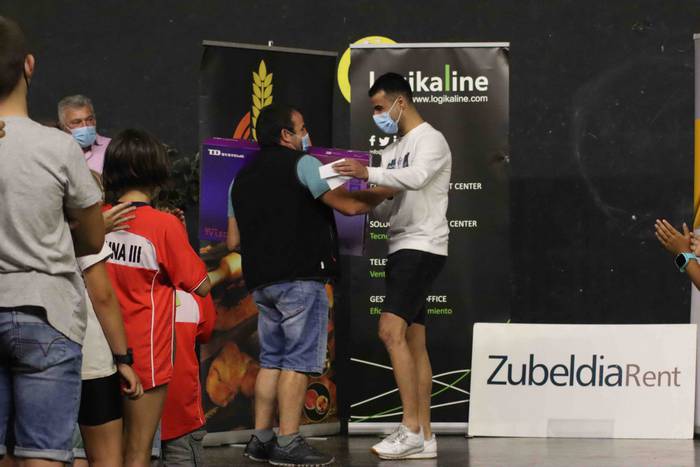 Txapelak jantzi dituzte Amez 25 1632682648711