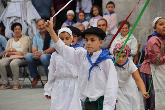 Dantzak, txistuak eta trikit 49 1565549096797