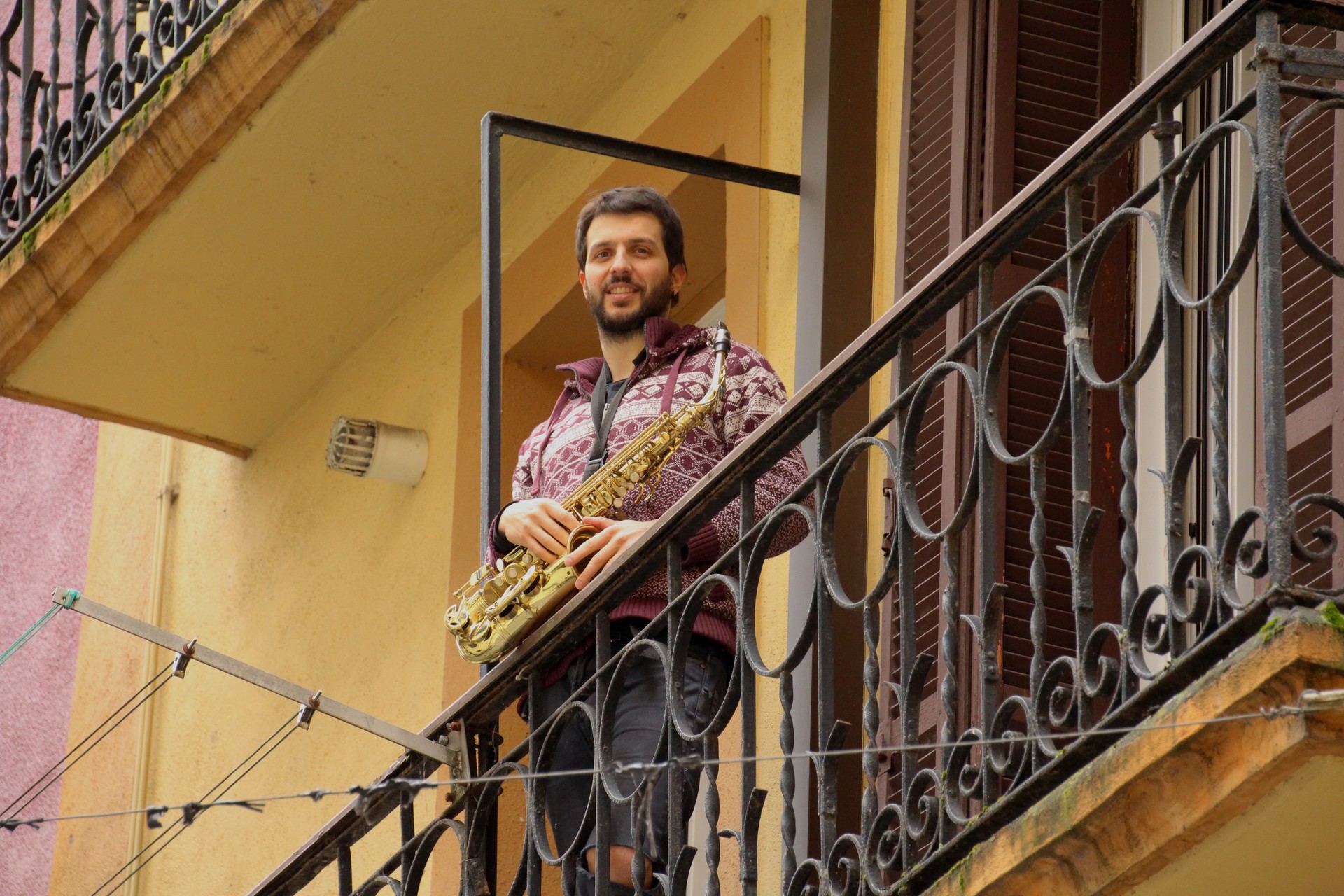 «Ederra da musikaren  bidez ezohiko isiltasun bortitz hau nabarmentzea»