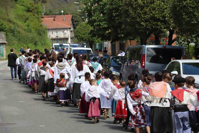 Dantzan ospatu dute Sutarrir 16 1557663343630