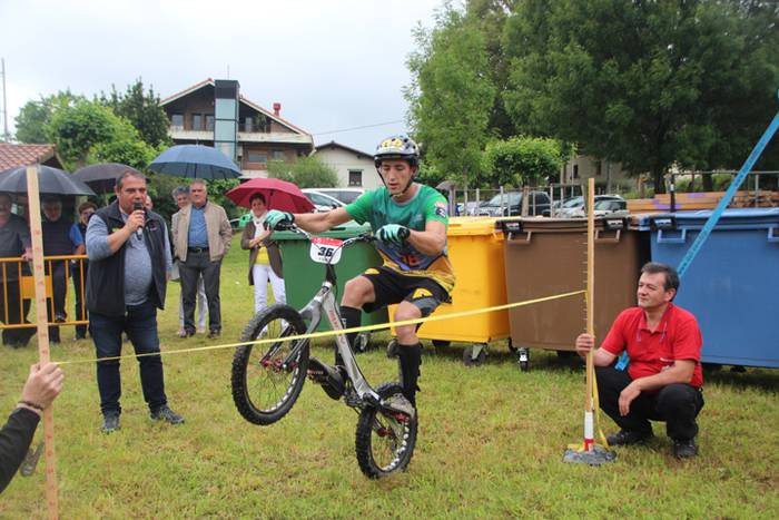 Erakustaldi batekin hasi dir 39 1496515161098