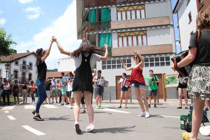 Kuadrilla eguna, termometroa 33 1530369517654