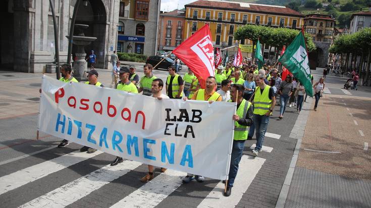 Pasaban enpresako langileek manifestazioa egin dute, hitzarmenaren negoziazioa amaitzea eskatzeko