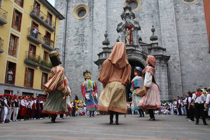 Santuek eta dantzariek poztu 18 1498312277147