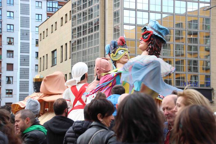 Gabonetako azokak jende asko 65 1576941786510