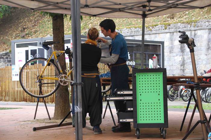 BIgarren eskuko azoka, mugik 20 1664013943781