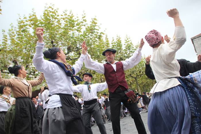 Udaberri Dantza Dezagun Tolo 142 1504963896773