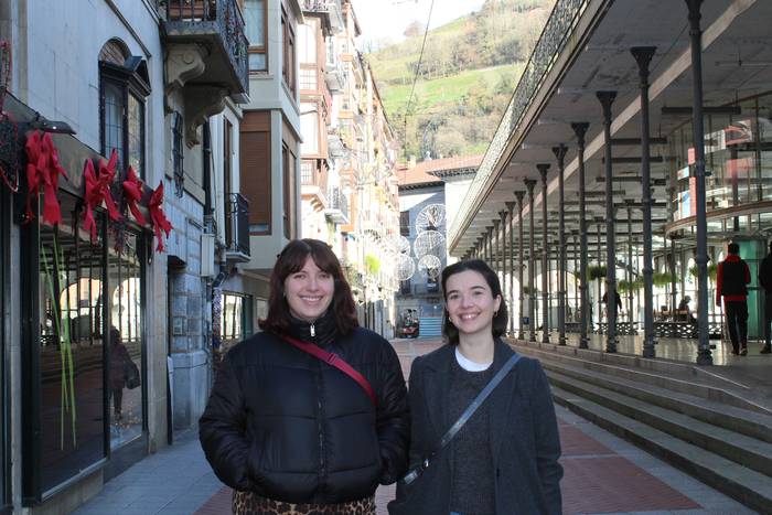 «Miseriazko bizi baldintzei aurre egin behar zaie»