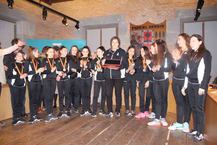 Tolosa CF Gimnastikakoei harrera egin diete 9 1544992029767