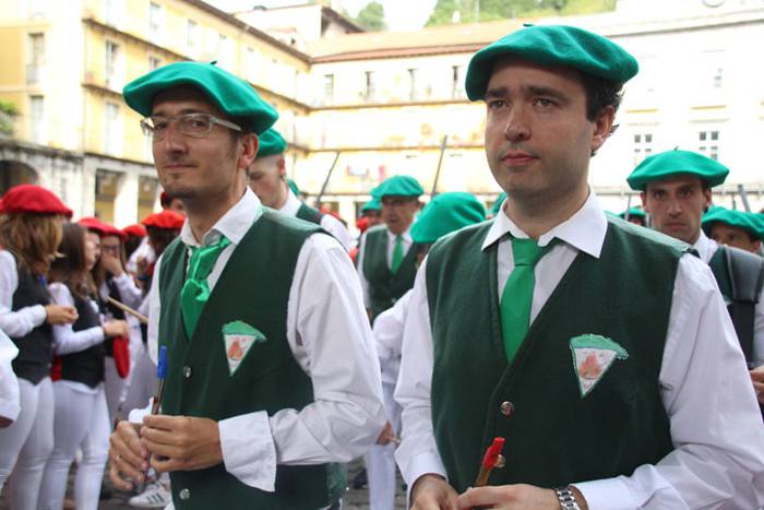 Lizarrez apaindutako kaleeta 98 1498311724817