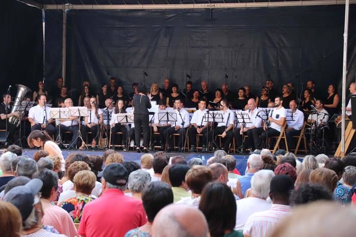 Musikak eta dantzak jantzi d 16 1531658727994